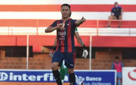 Cerro Porte�o vuelve a la cima tras una sufrida victoria ante River Plate