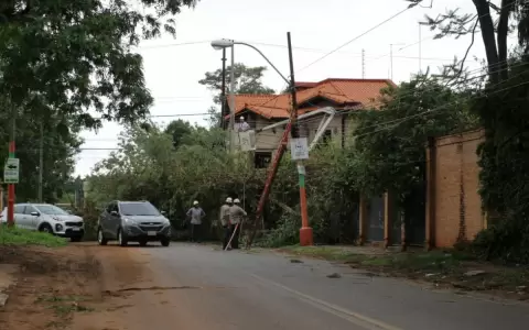 Barrios de Asunci�n y �rea Metropolitana a�n siguen afectados tras destrozos por tormenta