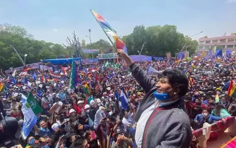 Multitudinario recibimiento a Evo Morales en Bolivia