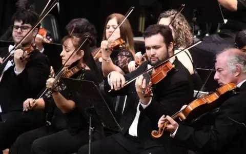 La OSCA ofrece un concierto en la Plaza Italia