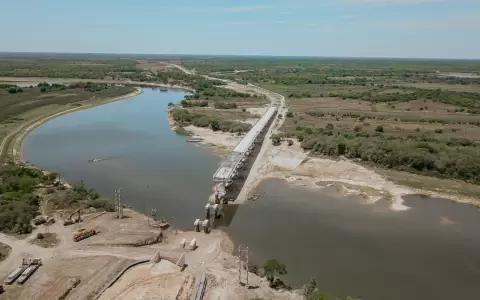 Avanzan obras en puente m�s largo de �eembuc�