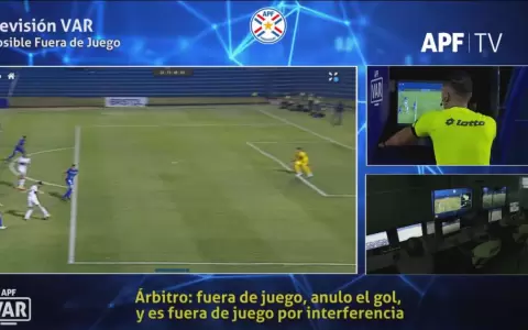 APF revela conversaci�n del VAR en gol anulado a Roque Santa Cruz