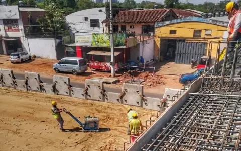 Corredor Vial avanza con carga de hormig�n y construcci�n de rampa