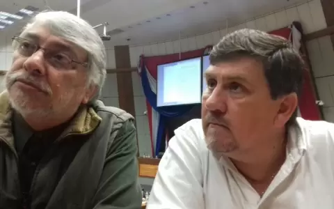 Opositores, entre picadas y medianoche