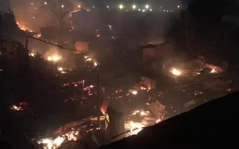 Tras incendio en la Chacarita asisten a m�s de 100 familias que ir�n a albergues