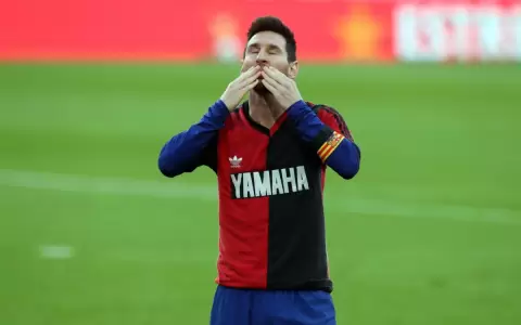 Multan a Messi con 600 euros por su homenaje a Diego Maradona