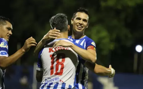 12 de Octubre vence a Cerro Porte�o y clasifica a la Sudamericana