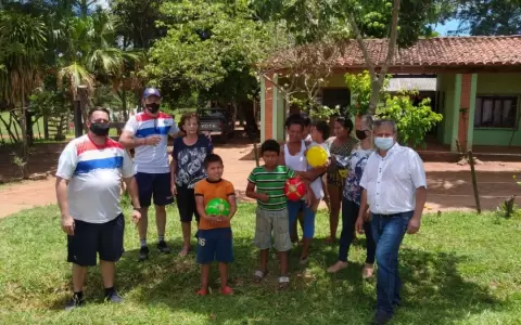 Navidad anticipada para los ni�os de Itacurub� de la Cordillera