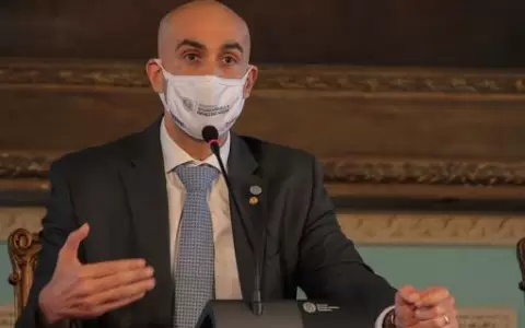 M�dicos se suman a interpelaci�n de Mazzoleni