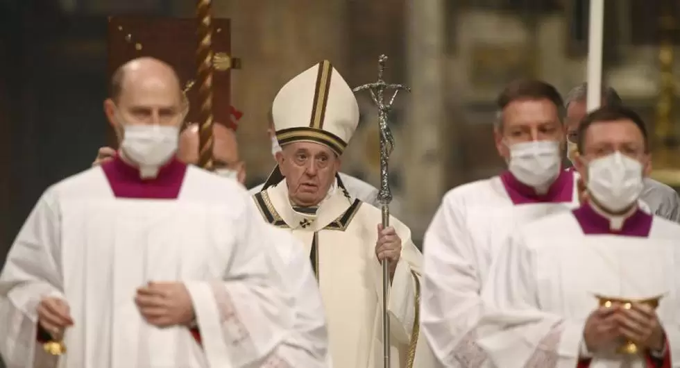 El papa Francisco celebr� la Misa del Gallo m�s solitaria llamando a la fraternidad