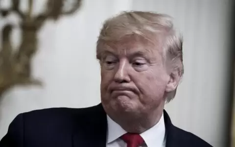 Trump firma un nuevo plan econ�mico por la pandemia