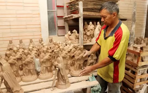 Feria "Artesan�a Creativa en tu Barrio" espera visitas en Aregu�