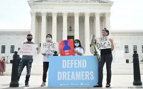 Juez ordena restaurar protecci�n migratoria a "dreamers" en Estados Unidos