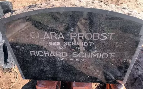 Descubren l�pida de jerarca nazi enterrada en una casa de la costa argentina