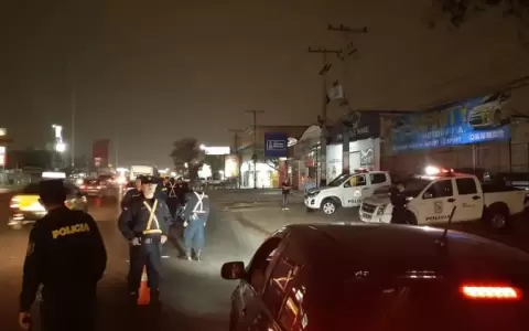 Polic�a detiene a 5 personas por violar decreto presidencial por pandemia