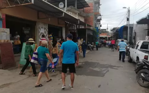 Comercios de Puerto Elsa "rematan todo", para muchos una opci�n v�lida este fin de a�o