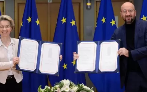 Firmaron el acuerdo que regir� las relaciones comerciales pos-Brexit