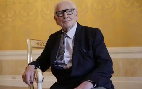 Muri� el dise�ador de moda franc�s Pierre Cardin