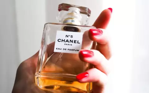 El ic�nico N�5 de Chanel tiene su propio libro