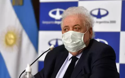 Ministro argentino desmiente "efectos adversos masivos" en inmunizados con vacuna rusa