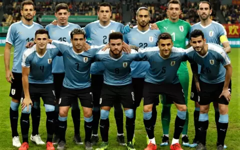 Futbolistas uruguayos salen en defensa de Edinson Cavani