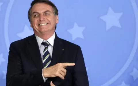Bolsonaro dice que la vacunaci�n est� en camino