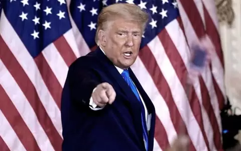 Eval�an juicio pol�tico o enmienda constitucional para que Trump dej� el poder
