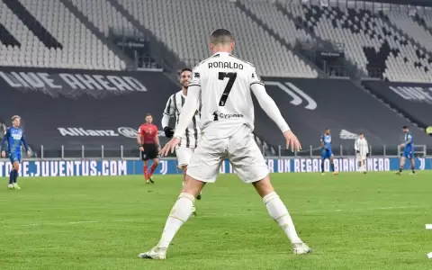 Cristiano Ronaldo supera en goles oficiales al hist�rico Pel�