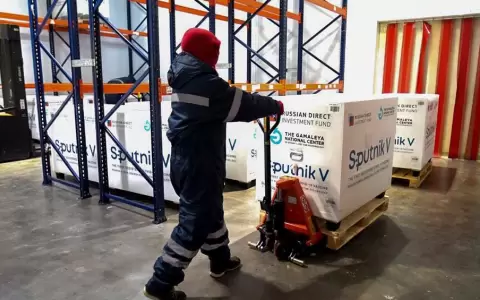 Bolivia recibe 20.000 dosis de Sputnik V y comenzar� a aplicarlas este viernes
