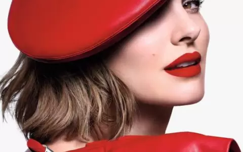 Rouge Dior 2021 junto a la actriz Natalie Portman