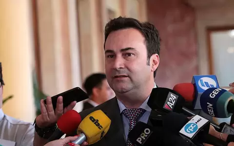 Gubetich defiende, nuevamente, licitaci�n de software por G. 40 mil millones