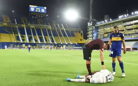 Santos apunta contra el arbitraje tras el empate ante Boca Juniors
