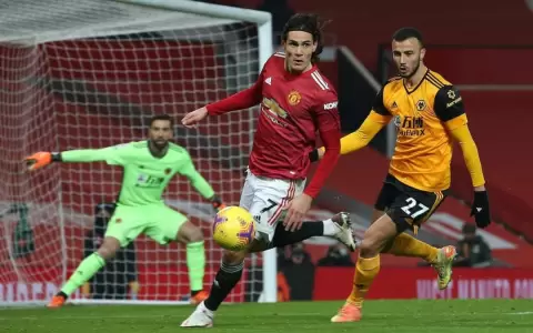 La Federaci�n Inglesa da la raz�n a Cavani, pero mantiene la sanci�n