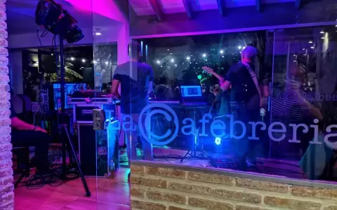 M�sica retro en La Cafebrer�a