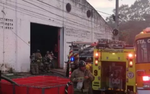 Incendio en la f�brica de pl�sticos fue controlado