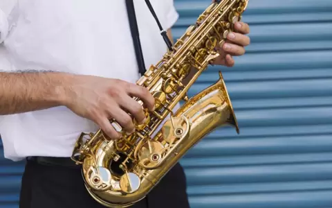 Noche de saxof�n en La Cafebrer�a