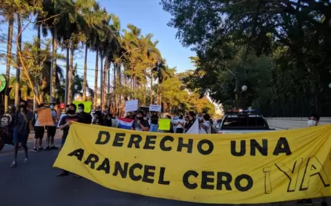 Estudiantes denuncian que Abdo Ben�tez desvirtu� Ley de �Arancel Cero�