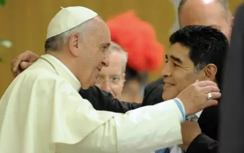 Para el papa Francisco, Maradona era un �hombre muy fr�gil�