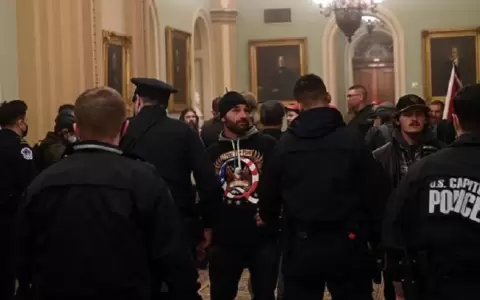 Crisis en EE.UU.: Violenta arremetida de seguidores de Trump en el Congreso