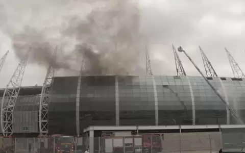 Incendio de grandes proporciones en el estadio Arena Castel�o