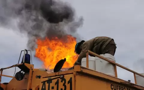 Fuego en Petropar podr�a extenderse hasta ma�ana