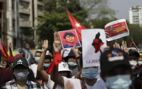 Miles de manifestantes contra del golpe de Estado en Birmania