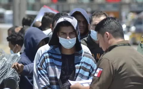 Solicitantes mexicanos de asilo podr�n esperar en Estados Unidos