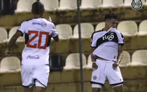 El Decano gana, gusta y golea en la antesala al supercl�sico
