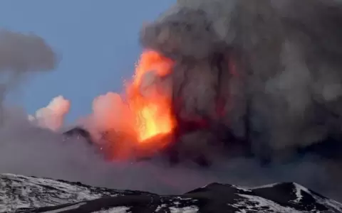 El volc�n Etna, al sur de Italia, entr� en erupci�n