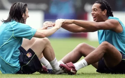 El mensaje de Messi a Ronaldinho tras la muerte de su madre