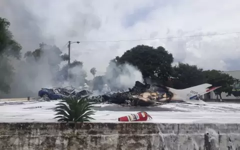 Avioneta se estrella en la Fuerza A�rea y deja 7 fallecidos