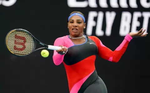Serena Williams supera a Simona Halep y accede a semifinales