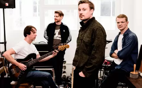 Django Django lanza "Glowing In The Dark" y presenta adelanto del �lbum