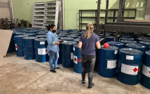 La Senad encuentra tambores con presunto precursor de drogas en Roque Alonso